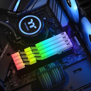 Модуль памяті для компютера DDR4 16GB (2x8GB) 4000 MHz Toughram Black RGB ThermalTake (R009D408GX2-4000C19A)