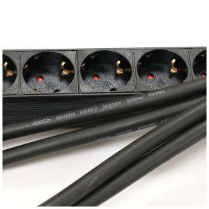 Силовий блок 0U 24 роз. нім. станд., 32А, з індикат., шнур 3х4мм2, 3 м Kingda (KD-PDU-EU-1U-24P)